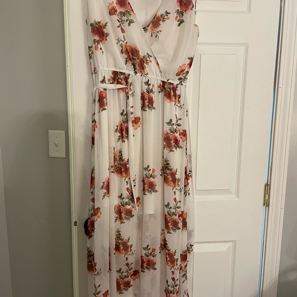 Jolie White and Red Sleeveless Maxi Dress
